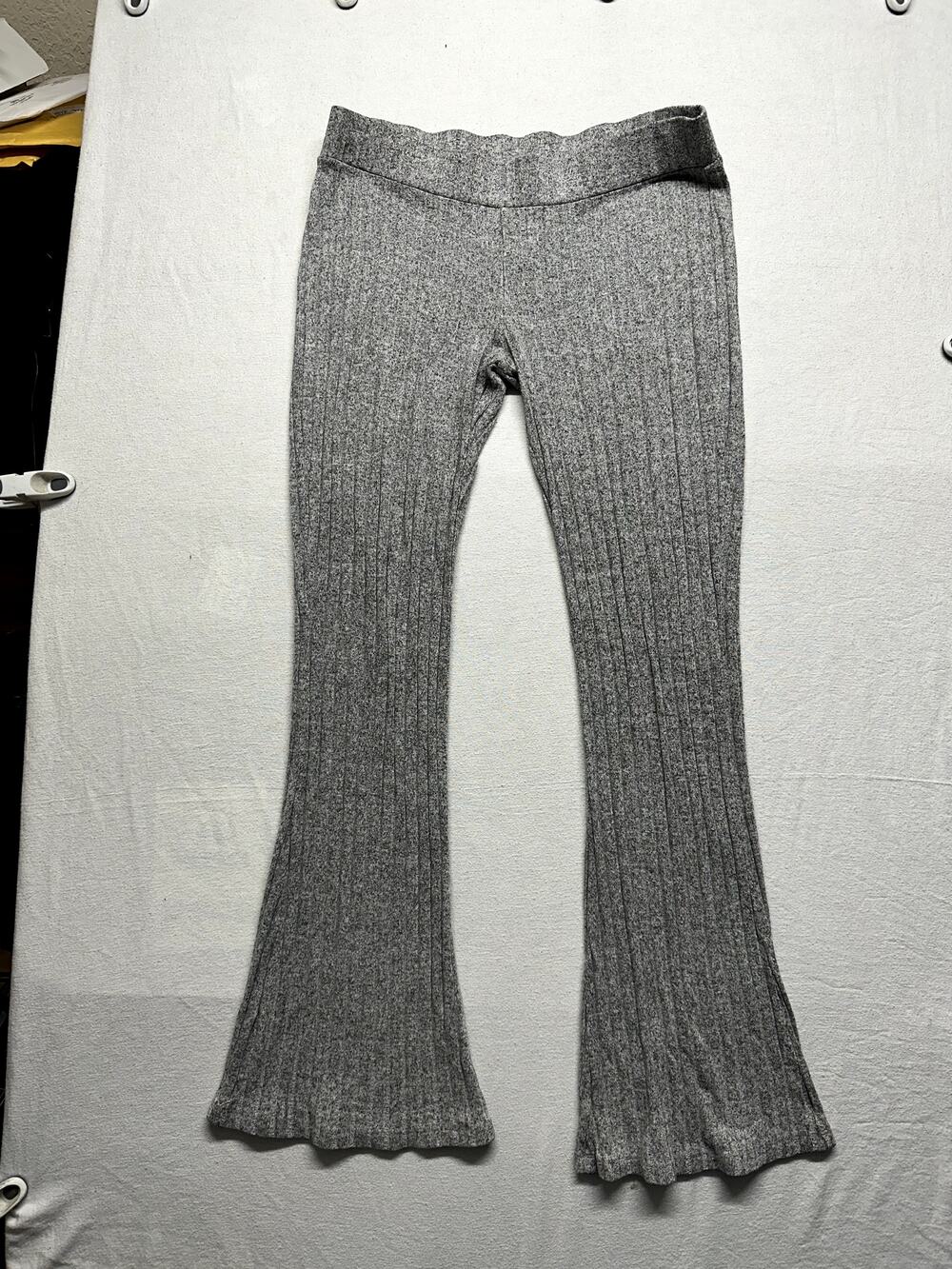 American Eagle Gray Ribbed Flare Leg Pants Size Medium